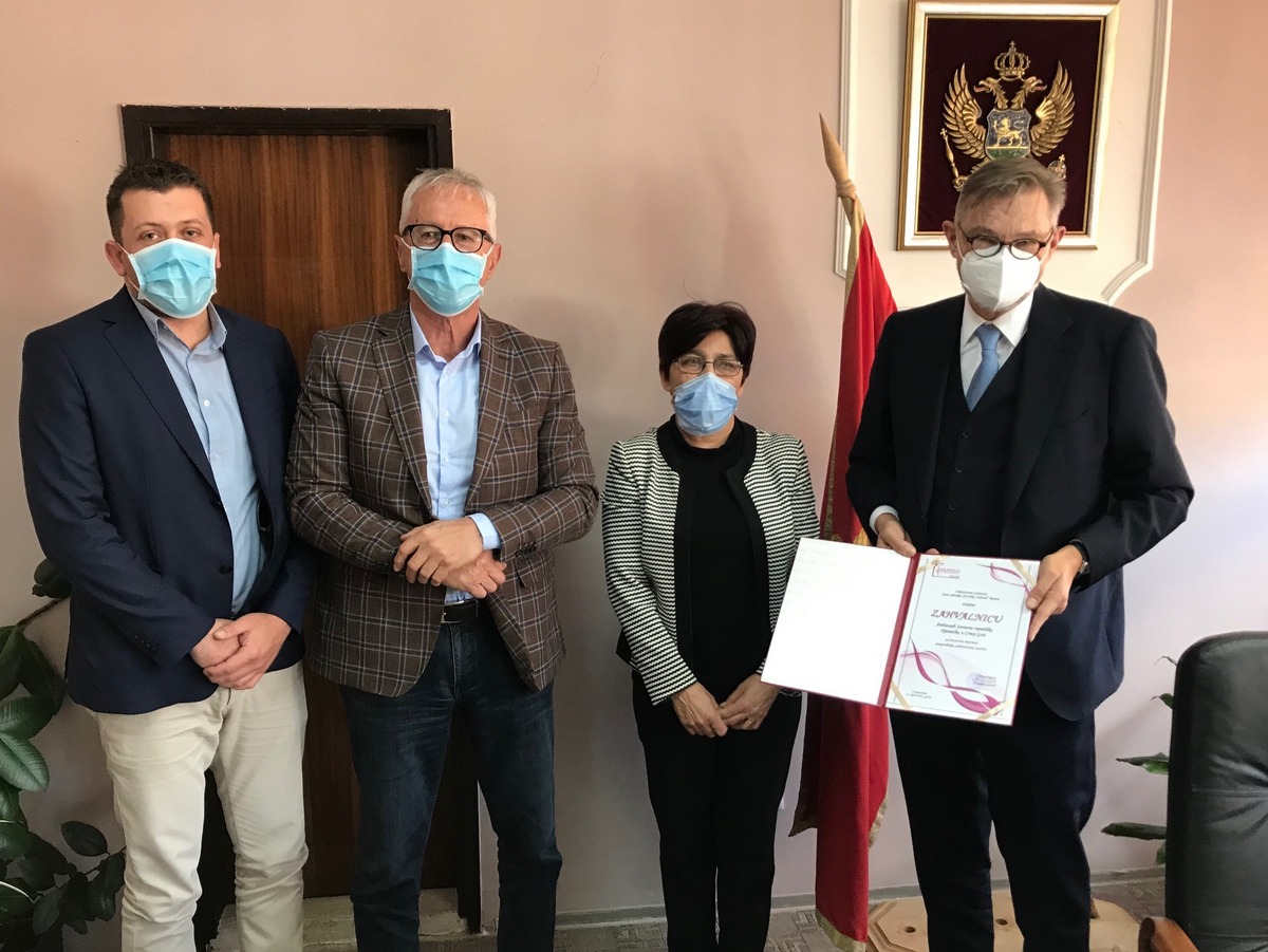 Urucenje zahvalnice ambasadoru Njemacke